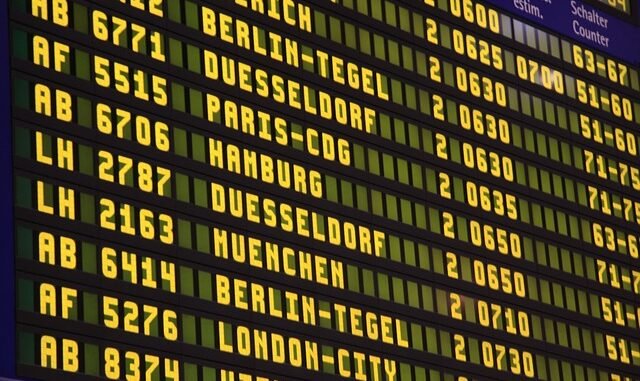 airport-285592_640