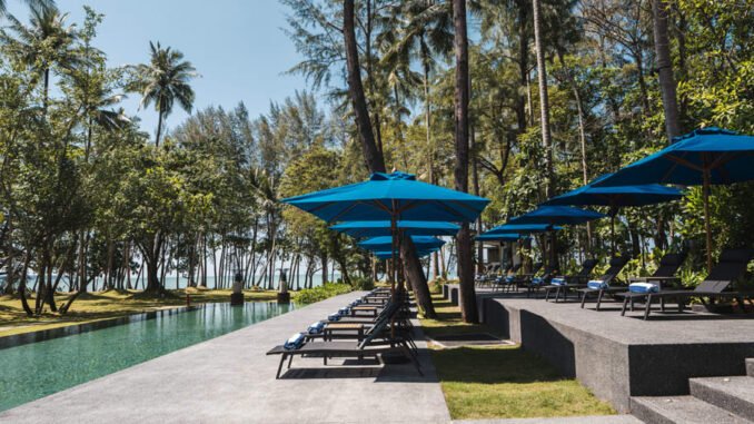 avani_khao_lak_pool_day_944x510