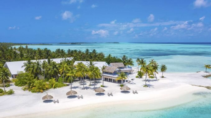 Rahaa Resort beach