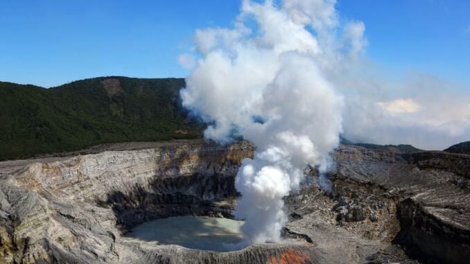 Costa_Rica_Poas_National_Park_1745832632